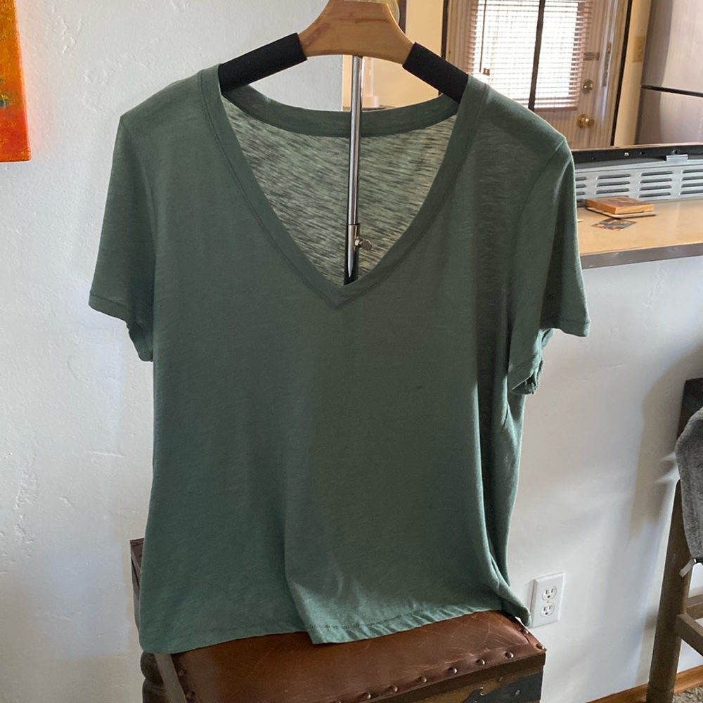 Madewell, Medium, EUC, worn once. V-neck tee